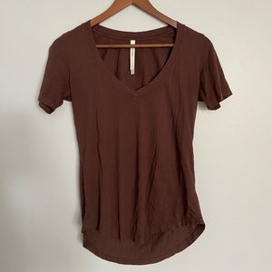 The group by babaton v neck tshirt